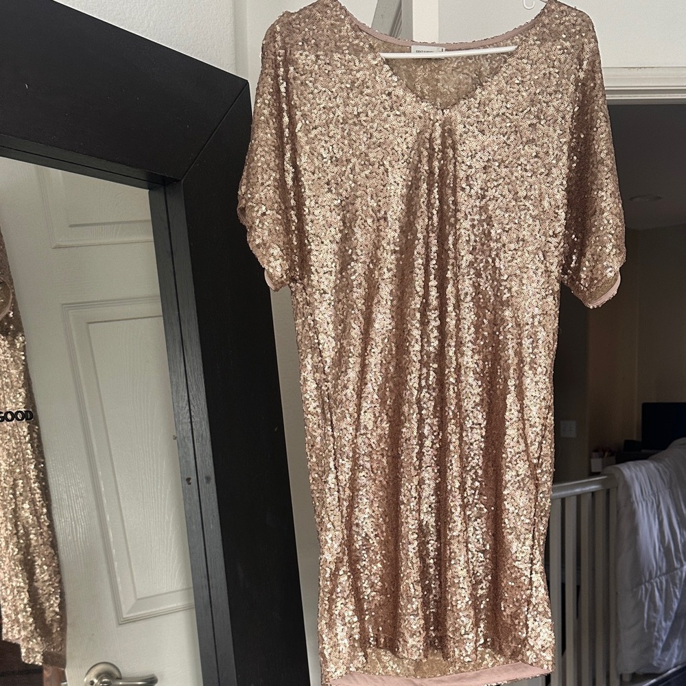 Gentle Fawn Shimmering Gold Top